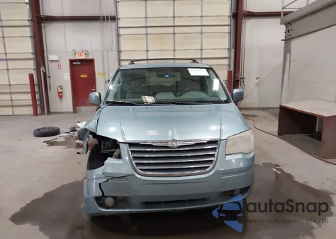 2010 Chrysler Town & Country Touring from USA, damaged, VIN 2A4RR5DX1AR241794
